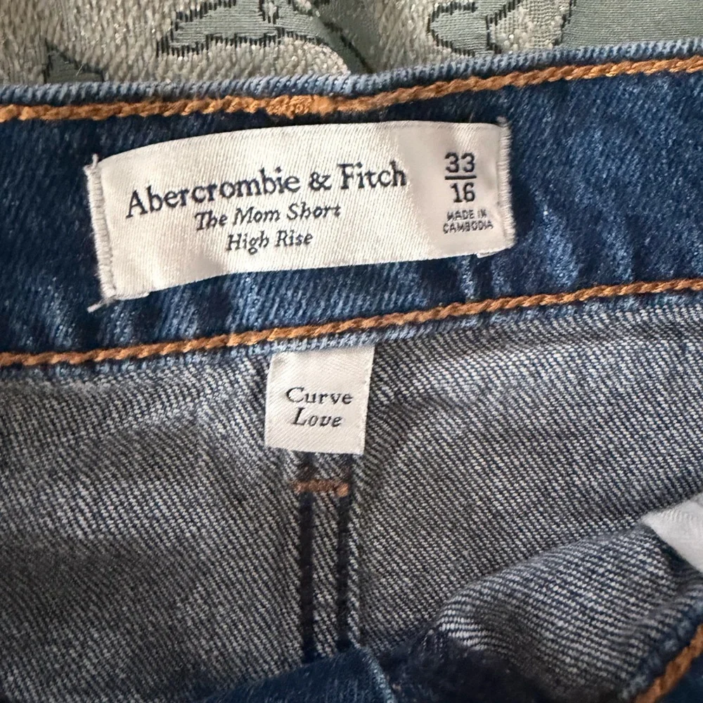 Abercrombie & Fitch High Rise Mom Shorts NWT - Picture 6 of 6